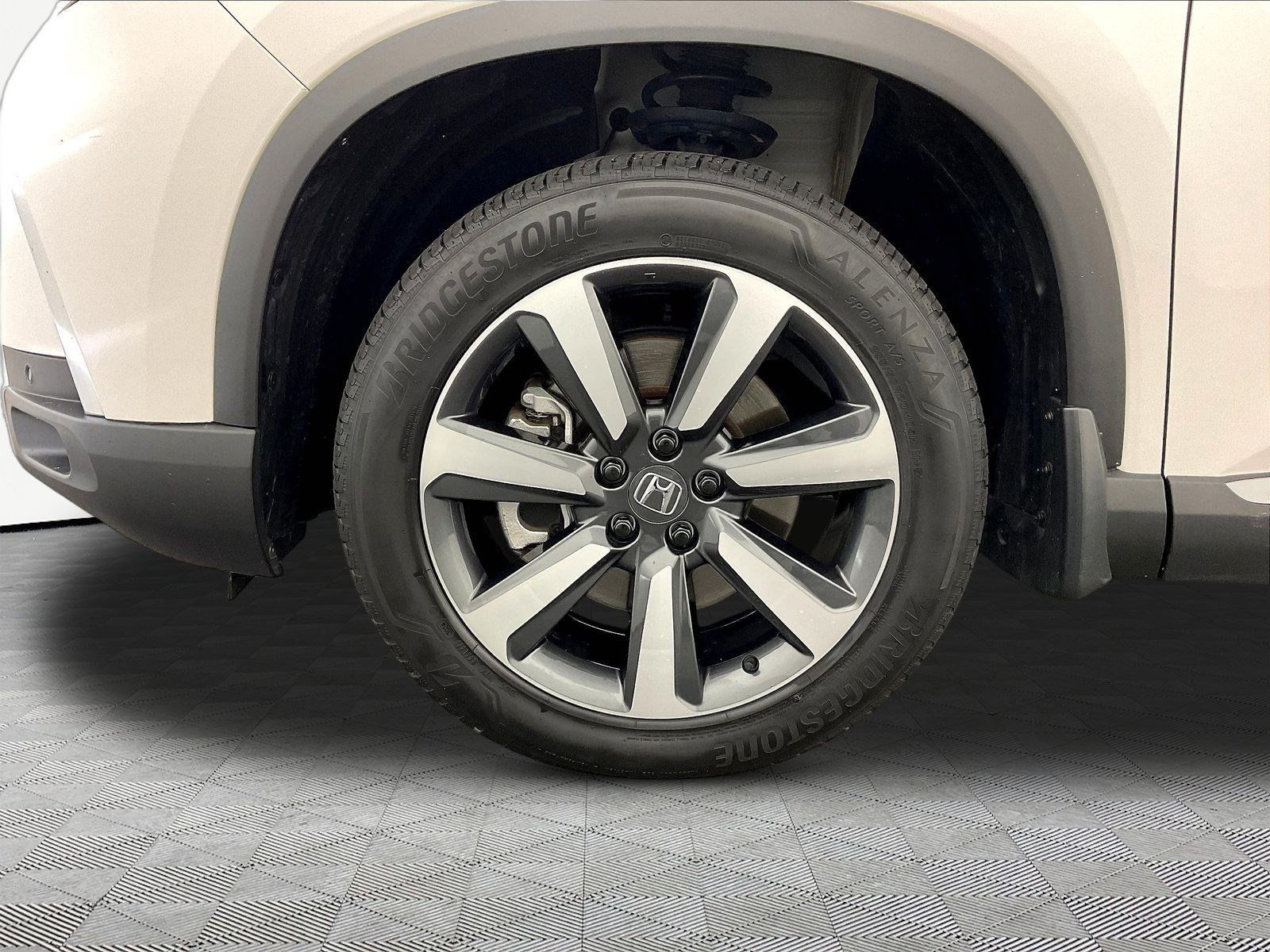 Used 2025 Honda Pilot Elite image 31