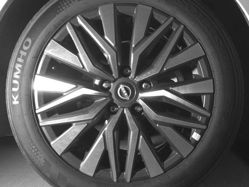 Used 2025 Nissan Altima 2.5 SV FWD image 13