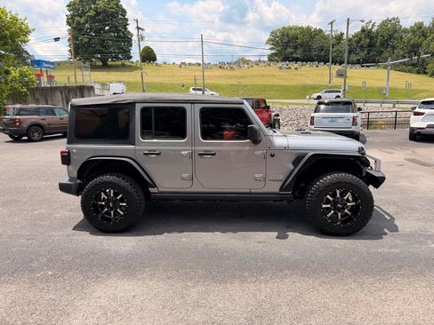 Used 2018 Jeep Wrangler Unlimited Sahara w/ Safety Group AWD/4WD image 6