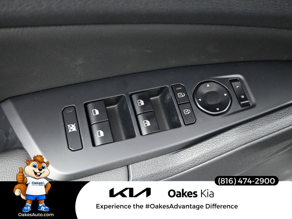 Certified 2026 Kia Sportage EX w/ EX Panorama Roof Package FWD image 10