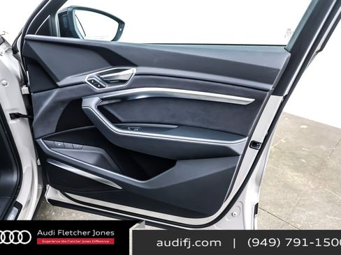 Used 2022 Audi e-tron Chronos image 24