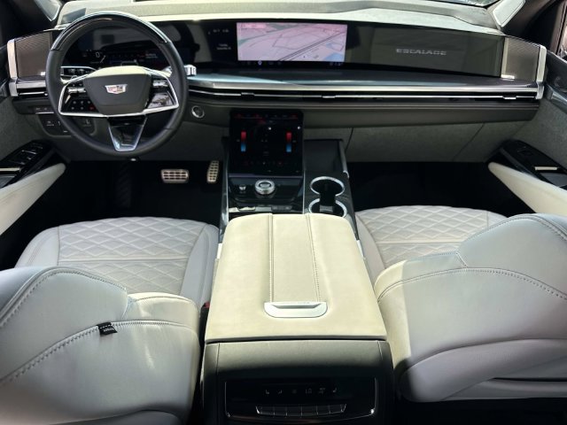 Used 2025 Cadillac Escalade ESV V AWD/4WD image 20