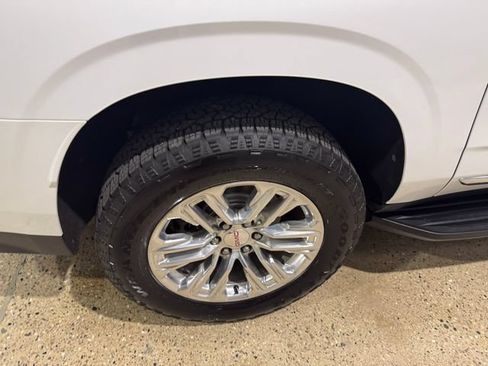 Used 2023 GMC Yukon XL SLT AWD/4WD image 30