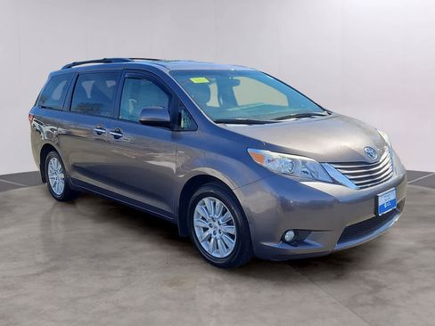 Used 2016 Toyota Sienna XLE w/ Outdoor Package image 3