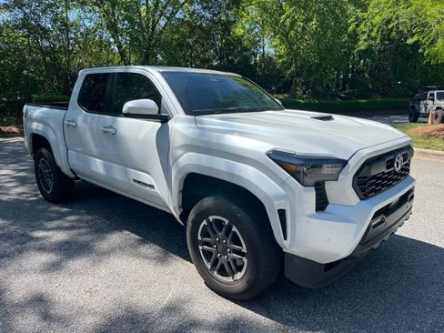 Used 2024 Toyota Tacoma TRD Sport w/ TRD Sport Upgrade Package AWD/4WD image 2