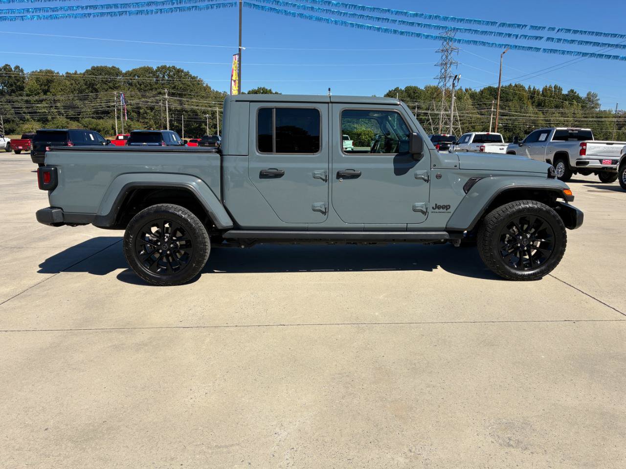 Used 2024 Jeep Gladiator Sport AWD/4WD image 5