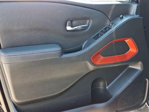 Used 2024 Nissan Frontier PRO-4X image 12