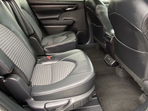 Certified 2025 Toyota Highlander XSE image 12