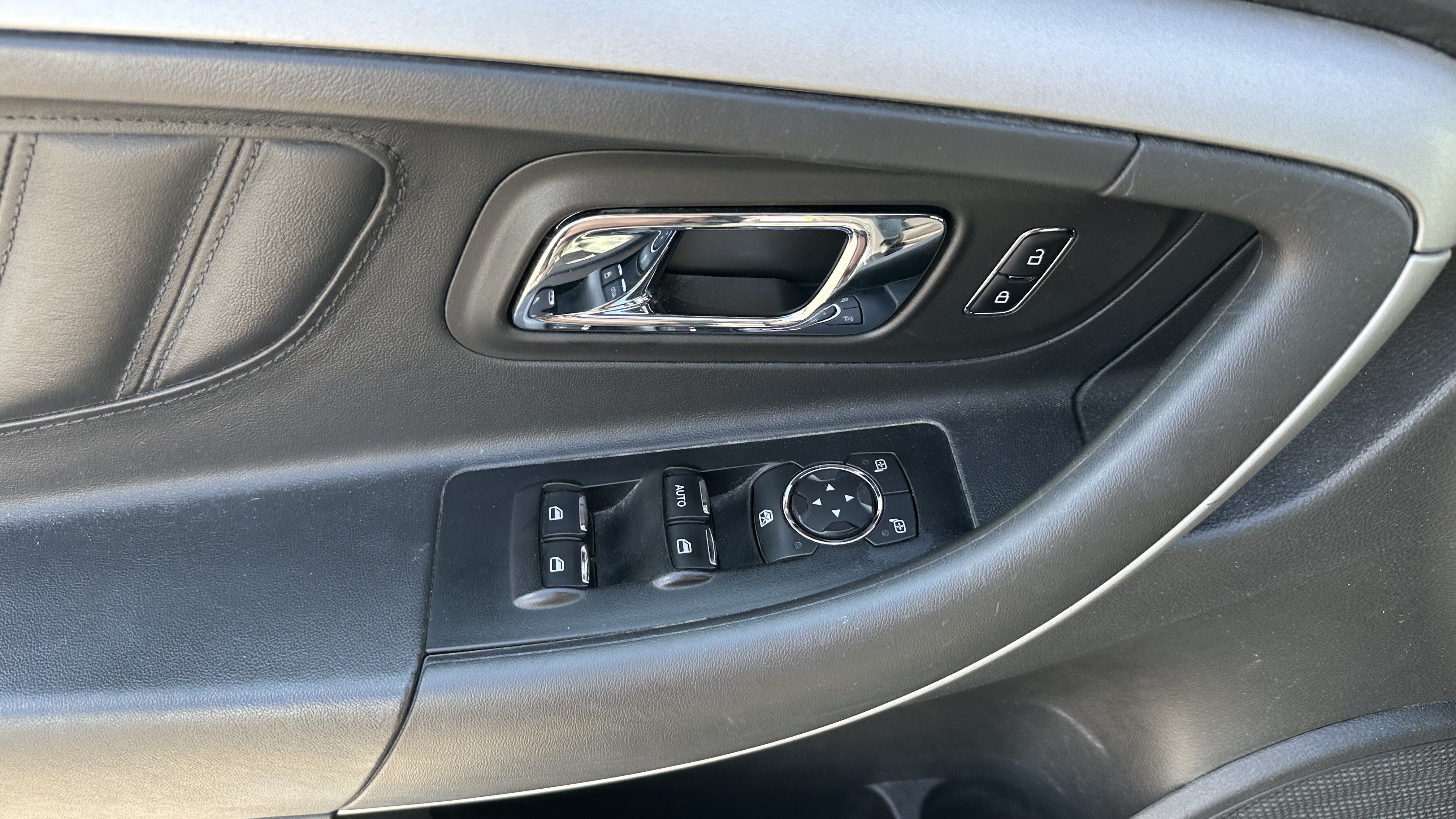 Used 2013 Ford Taurus SEL FWD image 17