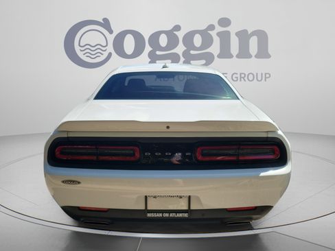 Used 2016 Dodge Challenger SXT Plus RWD image 7