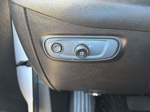 Used 2018 Chevrolet Equinox LT AWD/4WD image 18
