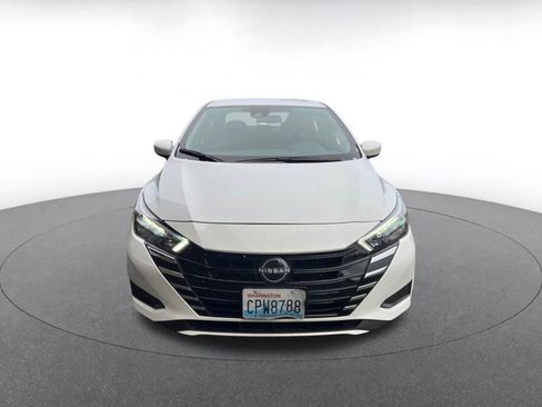 Used 2025 Nissan Versa SV image 2