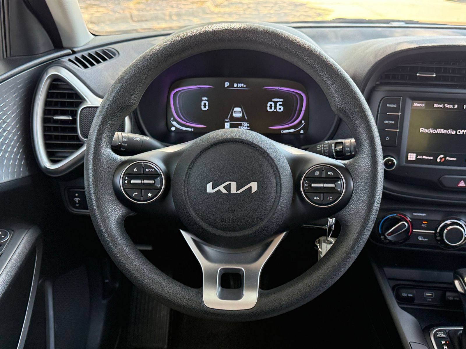 Used 2025 Kia Soul LX w/ LX Technology Package FWD image 27