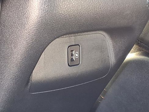 Used 2025 Nissan Sentra SR w/ SR Premium Package image 18