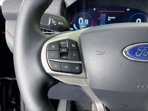 Used 2025 Ford Explorer Active w/ Active Comfort Package RWD image 24