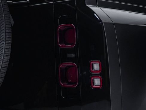 Used 2025 Land Rover Defender 110 S image 13