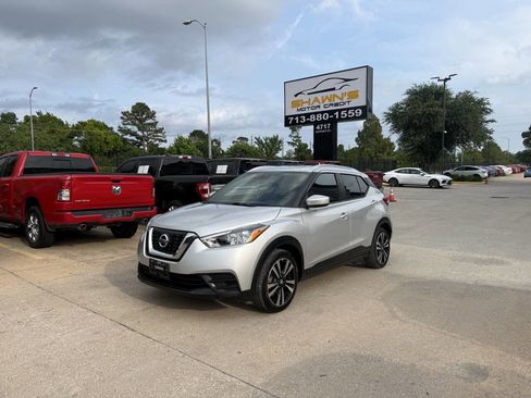 Used 2020 Nissan Kicks SV FWD image 3