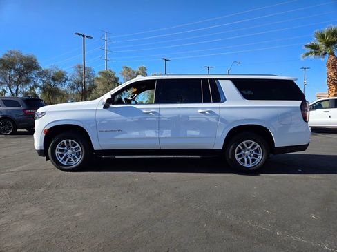 Used 2024 Chevrolet Suburban LT image 3