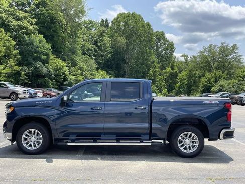 Used 2023 Chevrolet Silverado 1500 LT AWD/4WD image 7