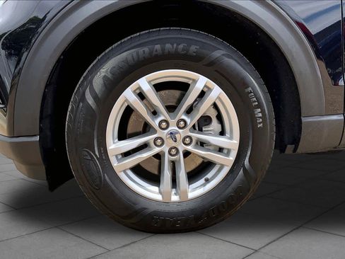 Certified 2023 Ford Explorer XLT RWD image 11