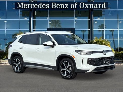 Used 2025 Volkswagen Tiguan SE image 1