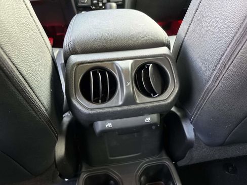 Used 2021 Jeep Wrangler Unlimited Sport image 33