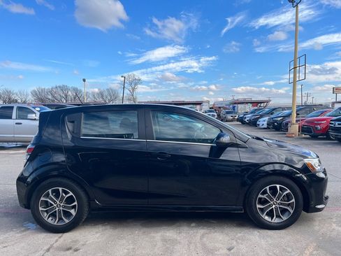 Used 2017 Chevrolet Sonic LT image 4