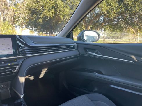 Used 2025 Toyota Camry LE image 34