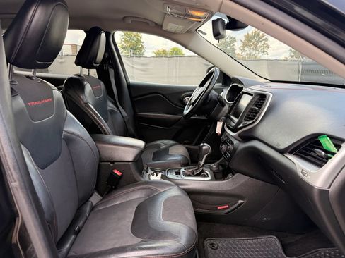 Used 2015 Jeep Cherokee Trailhawk AWD/4WD image 18
