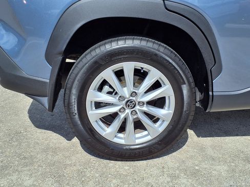 Used 2025 Toyota Corolla Cross LE FWD image 26