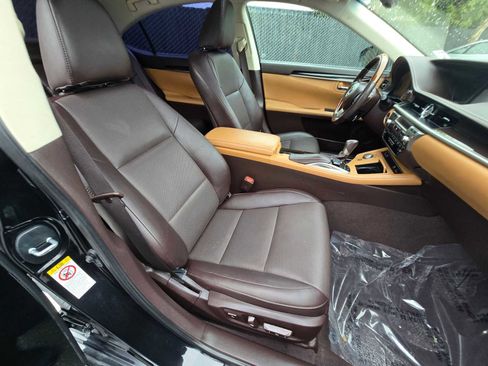 Used 2018 Lexus ES 350 w/ Navigation System Package image 11