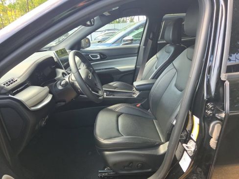 Used 2025 Jeep Compass Limited AWD/4WD image 3