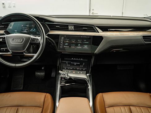 Used 2021 Audi e-tron Premium w/ Convenience Plus Package image 32