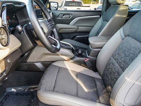 Used 2024 Chevrolet Colorado ZR2 image 20