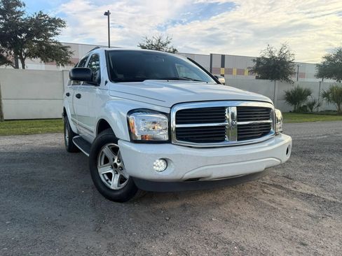 Used 2005 Dodge Durango Limited w/ Trailer Tow Group RWD image 3