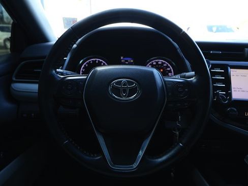 Used 2019 Toyota Camry SE image 11