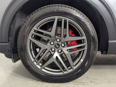 Used 2025 Ford Explorer ST-Line w/ ST-Line Street Pack image 9