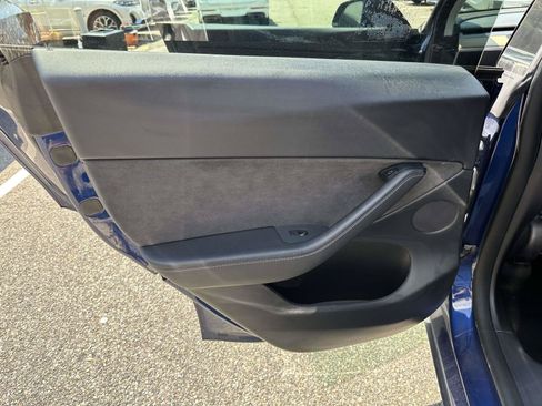 Used 2021 Tesla Model Y Long Range AWD/4WD image 18