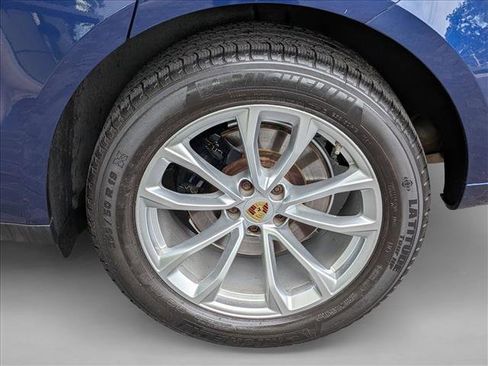 Used 2023 Porsche Macan AWD/4WD image 25