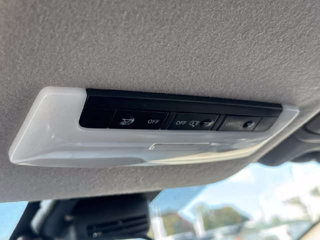 Used 2025 Nissan Versa SV FWD image 31