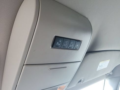 Used 2016 Dodge Grand Caravan SXT FWD image 19