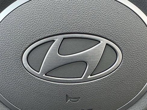 Certified 2025 Hyundai Elantra SEL image 33