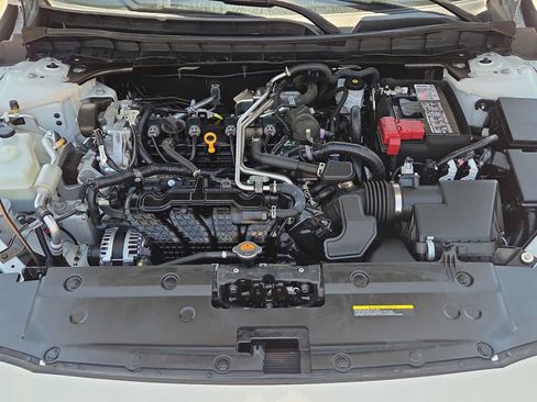 Used 2025 Nissan Altima 2.5 SV FWD image 13