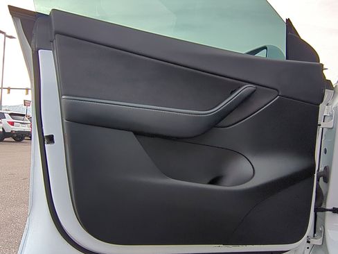 Used 2021 Tesla Model Y Long Range image 14