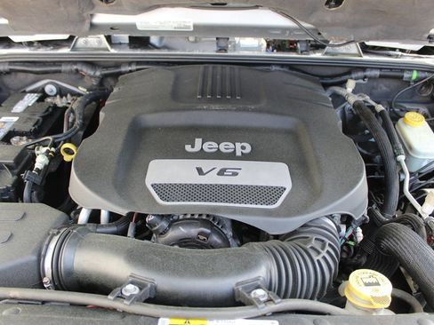 Used 2015 Jeep Wrangler Unlimited Sahara w/ Max Tow Package image 10