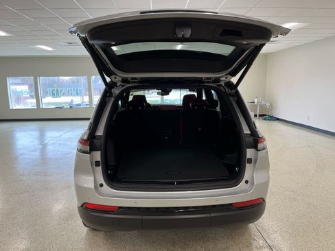 Used 2024 Jeep Grand Cherokee Limited w/ Black Appearance Package image 14