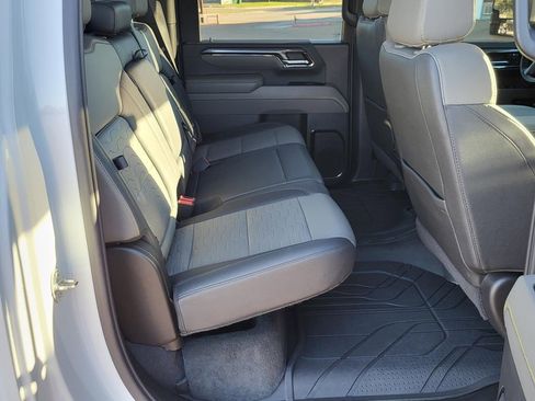 Used 2024 Chevrolet Silverado 2500 ZR2 w/ Technology Package image 7