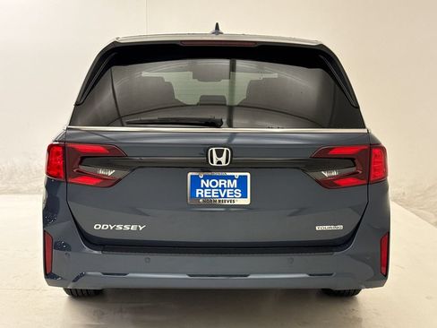 New 2026 Honda Odyssey Touring image 9