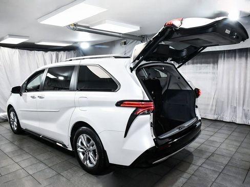 Used 2023 Toyota Sienna Limited image 69