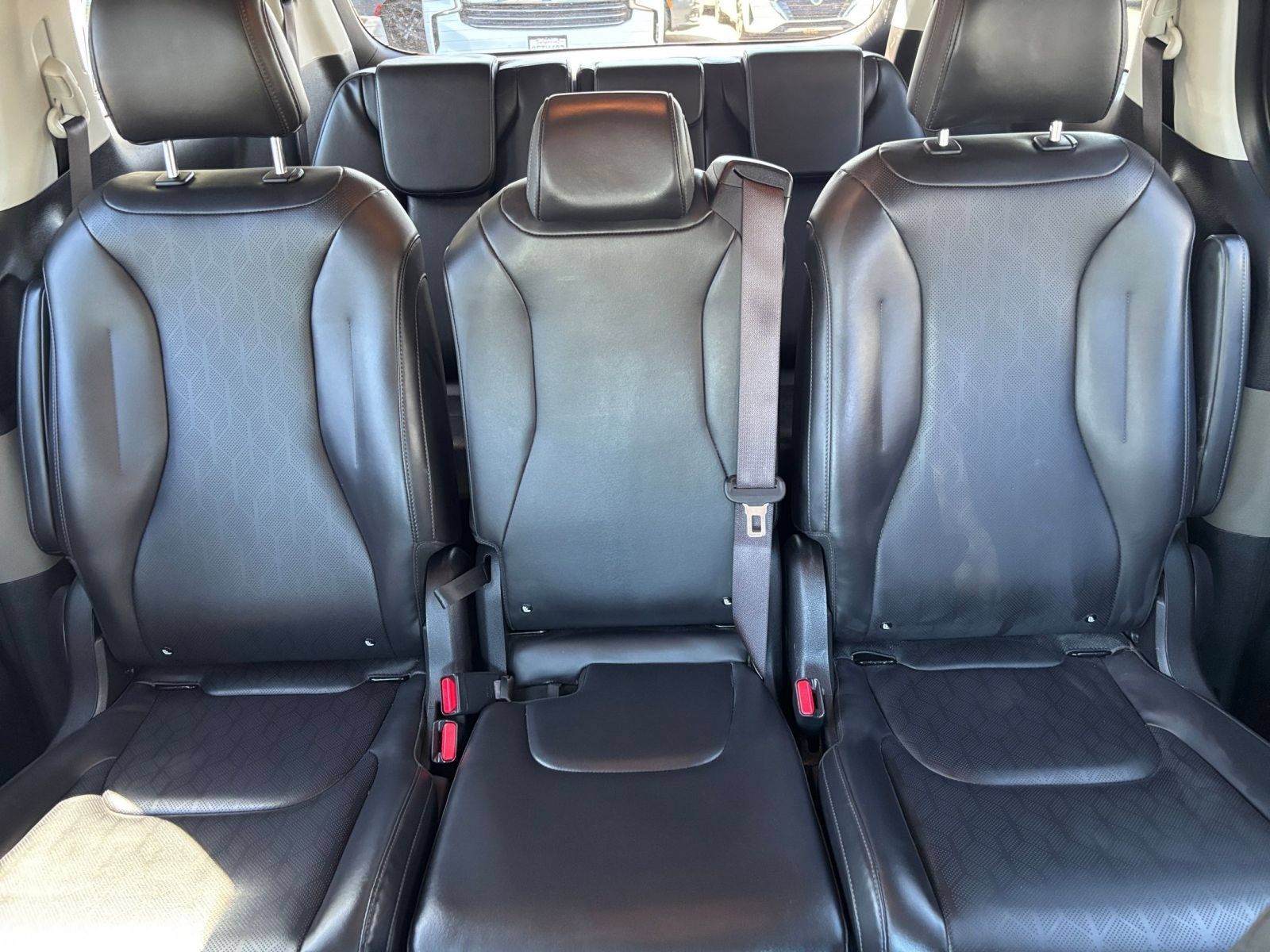 Used 2026 Kia Carnival FWD image 40